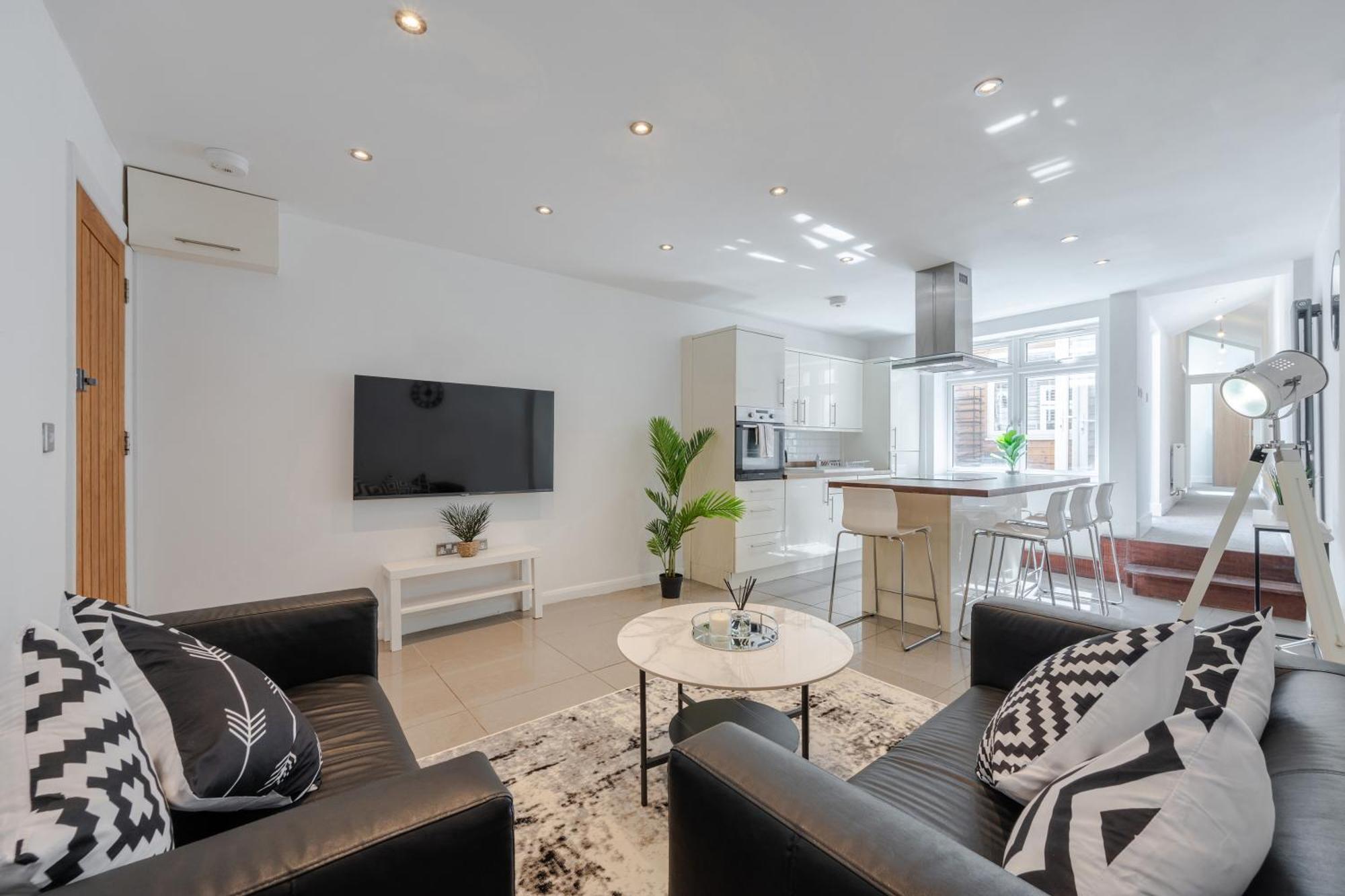 Stylish Two Bedroom Apartment By Central London With Garden Екстер'єр фото