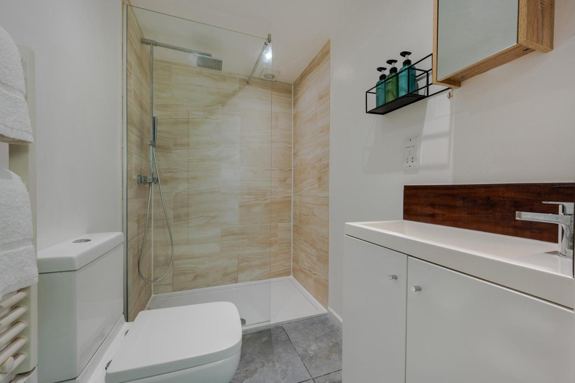 Stylish Two Bedroom Apartment By Central London With Garden Екстер'єр фото