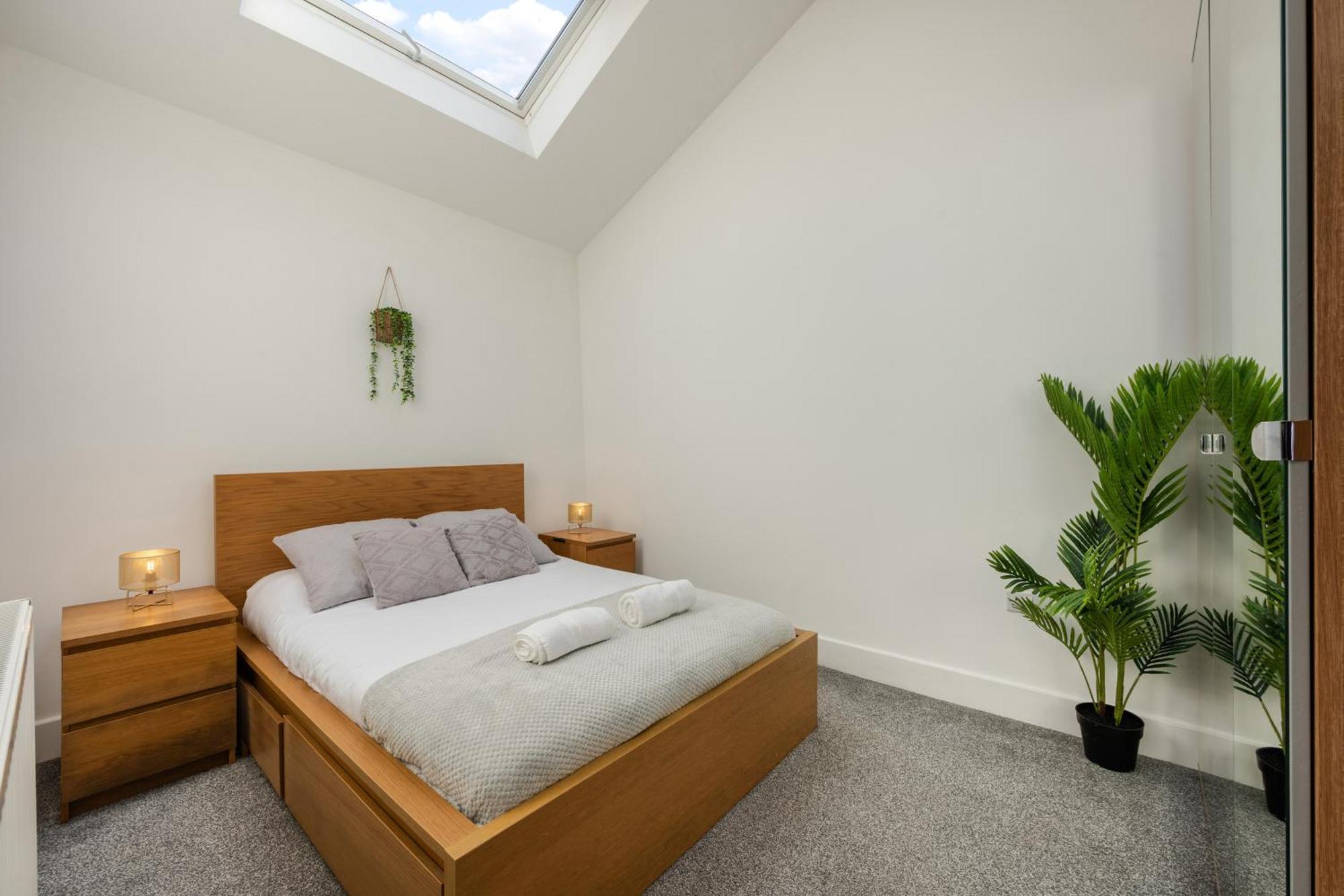 Stylish Two Bedroom Apartment By Central London With Garden Екстер'єр фото